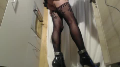 Snapshot of andreacum chatting on December 28, 7:11 pm Andrea online show from December 28, 7:11 pm