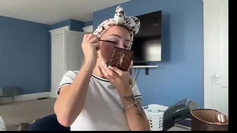 Snapshot of andreaelizabethxo chatting on September 22, 2:21 pm Andrea Elizabeth online show from September 22, 2:21 pm