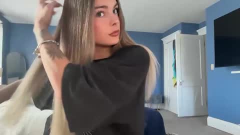 Snapshot of andreaelizabethxo chatting on September 18, 3:38 pm Andrea Elizabeth online show from September 18, 3:38 pm