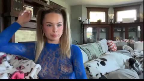 Snapshot of andreaelizabethxo chatting on September 9, 5:24 pm Andrea Elizabeth online show from September 9, 5:24 pm