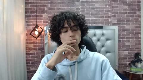 andres_ocasio online show from March 1, 1:29 pm