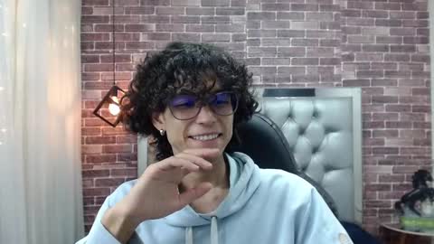 andres_ocasio online show from March 1, 7:37 pm