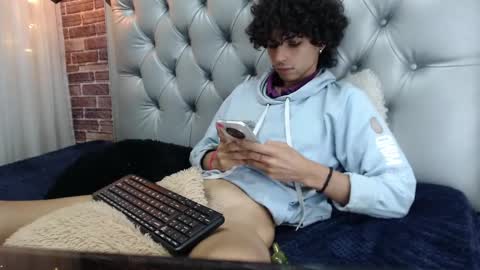 andres_ocasio online show from March 11, 5:02 pm