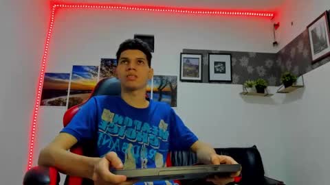 Snapshot of andrew_2811 chatting on September 15, 5:09 am andrew_2811 online show from September 15, 5:09 am