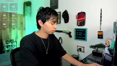 Snapshot of andy_guez_11 chatting on February 17, 10:07 am andy_guez_11 online show from February 17, 10:07 am