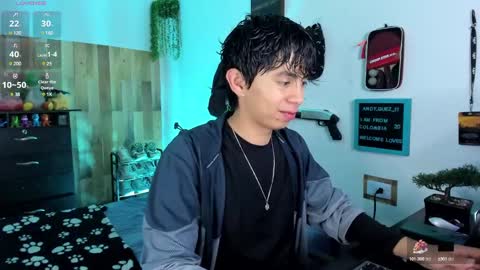 Snapshot of andy_guez_11 chatting on February 11, 11:42 am andy_guez_11 online show from February 11, 11:42 am