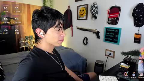 Snapshot of andy_guez_11 chatting on February 25, 11:32 am andy_guez_11 online show from February 25, 11:32 am