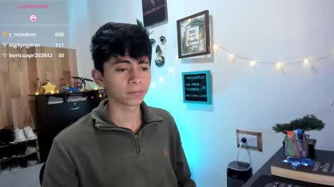 Snapshot of andy_guez_11 chatting on December 19, 1:29 pm andy_guez_11 online show from December 19, 1:29 pm
