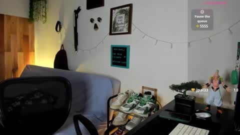 Snapshot of andy_guez_11 chatting on February 5, 2:26 pm andy_guez_11 online show from February 5, 2:26 pm