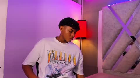 andy_jones7 online show from September 20, 3:53 am