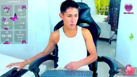 Snapshot of angel_medina19 chatting on March 2, 12:01 pm Angel Medina online show from March 2, 12:01 pm