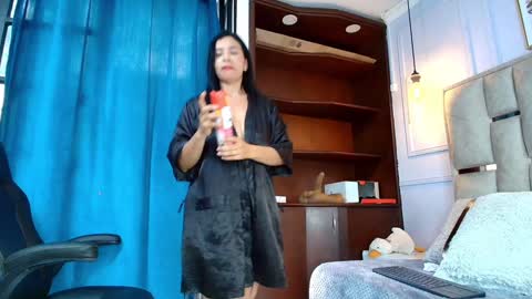 Nicolle  online show from February 7, 2:58 pm
