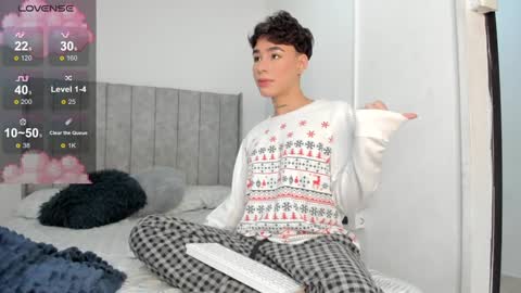 Snapshot of angel_villarreal chatting on December 4, 3:09 am Angel online show from December 4, 3:09 am