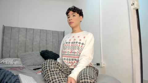 Snapshot of angel_villarreal chatting on December 15, 4:51 am Angel online show from December 15, 4:51 am