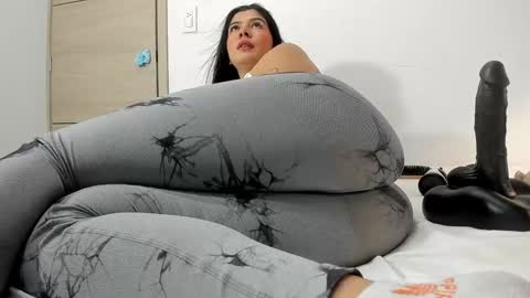 Snapshot of angela_lia_ chatting on December 21, 3:53 pm Angela online show from December 21, 3:53 pm