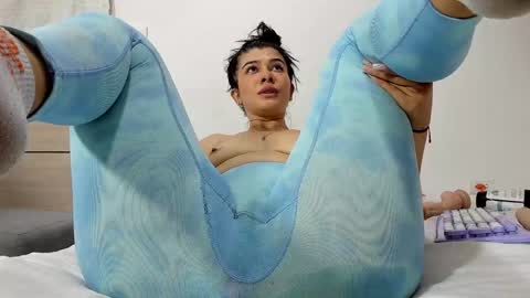 Snapshot of angela_lia_ chatting on December 26, 6:33 pm Angela online show from December 26, 6:33 pm