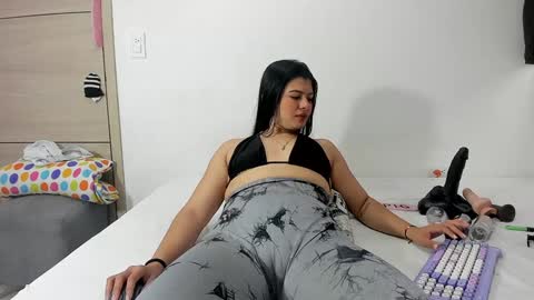 Snapshot of angela_lia_ chatting on January 7, 3:02 pm Angela online show from January 7, 3:02 pm
