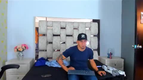 Angel And Cris online show from September 18, 12:31 pm
