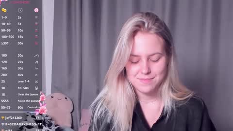 Snapshot of angelanty chatting on September 20, 4:43 pm Darsi Anty online show from September 20, 4:43 pm