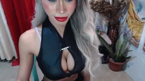 DIVINE ANGEL online show from February 12, 9:42 am