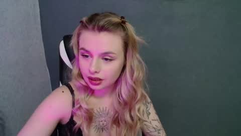 Snapshot of angelicablanch chatting on September 17, 9:18 pm angelicablanch online show from September 17, 9:18 pm