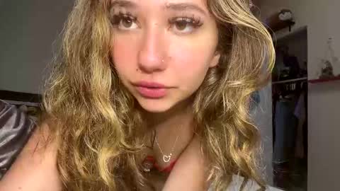 Snapshot of angelicasn0w chatting on March 9, 12:31 am AngelicaSnow AngelParis online show from March 9, 12:31 am