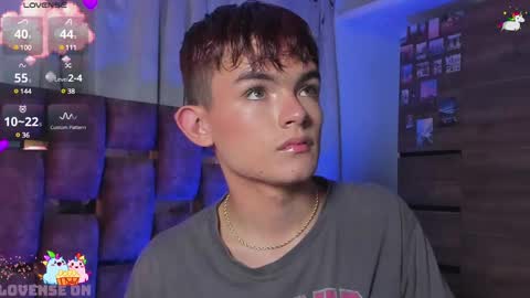 Snapshot of angelocute_ chatting on March 11, 11:01 am Angelo I work from home this is my room online show from March 11, 11:01 am