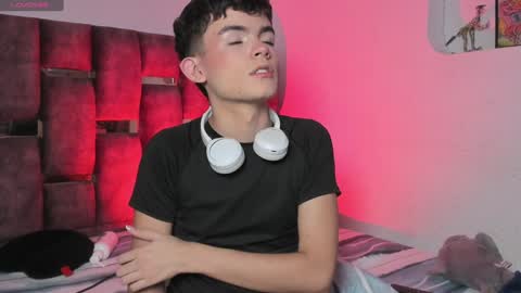 Snapshot of angelocute_ chatting on January 4, 5:37 am Angelo I work from home this is my room online show from January 4, 5:37 am