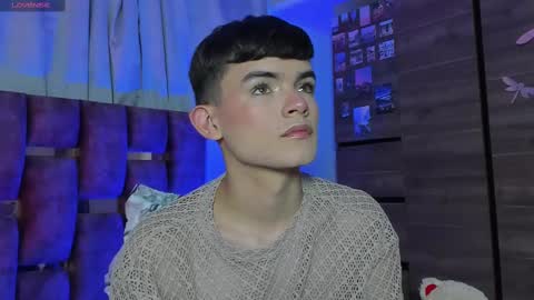 Snapshot of angelocute_ chatting on February 13, 5:48 am Angelo I work from home this is my room online show from February 13, 5:48 am