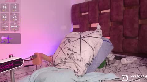 Snapshot of angelocute_ chatting on September 18, 7:01 am Angelo I work from home this is my room online show from September 18, 7:01 am