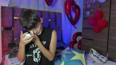 Snapshot of angelocute_ chatting on February 20, 6:17 am Angelo I work from home this is my room online show from February 20, 6:17 am