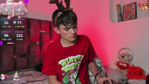 Snapshot of angelocute_ chatting on December 15, 7:02 am Angelo I work from home this is my room online show from December 15, 7:02 am