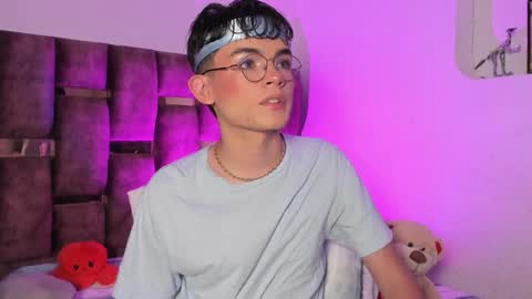 Snapshot of angelocute_ chatting on January 3, 4:22 am Angelo I work from home this is my room online show from January 3, 4:22 am