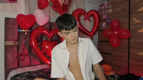 Snapshot of angelocute_ chatting on February 15, 4:58 am Angelo I work from home this is my room online show from February 15, 4:58 am