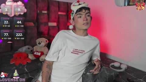 Snapshot of angelocute_ chatting on December 22, 6:49 am Angelo I work from home this is my room online show from December 22, 6:49 am