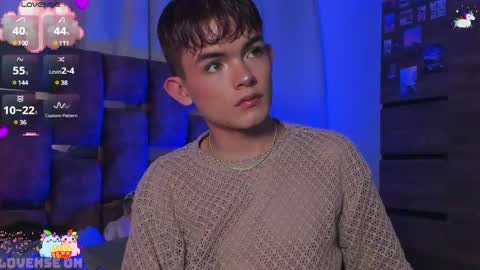Snapshot of angelocute_ chatting on March 10, 3:34 am Angelo I work from home this is my room online show from March 10, 3:34 am