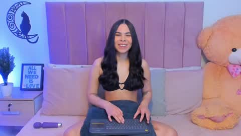 Snapshot of angiegriffin chatting on February 4, 3:44 am Milo ---- online show from February 4, 3:44 am