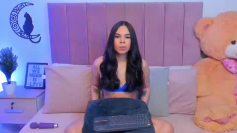 Snapshot of angiegriffin chatting on February 25, 3:31 am Milo ---- online show from February 25, 3:31 am