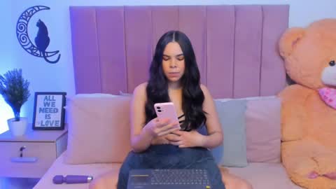 Snapshot of angiegriffin chatting on March 1, 3:32 am Milo ---- online show from March 1, 3:32 am