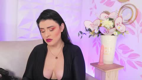 Snapshot of anikaromanoff chatting on February 15, 2:11 pm Lauren Anika online show from February 15, 2:11 pm