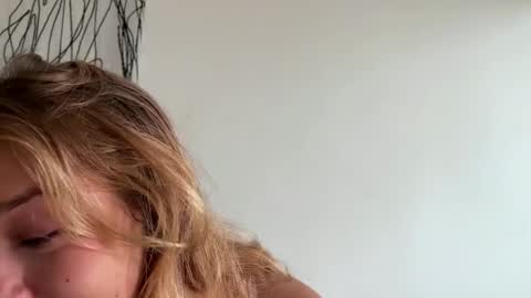 anita__hills online show from December 6, 4:41 am