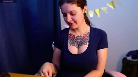 Snapshot of ann_mikele chatting on February 24, 10:48 am Ann online show from February 24, 10:48 am