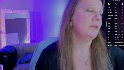 Snapshot of anna_bones chatting on September 18, 10:08 am Anna online show from September 18, 10:08 am