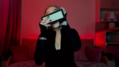 Annabelle online show from February 22, 2:52 pm