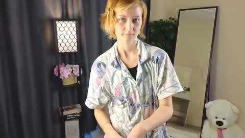 Snapshot of annamarieminucci chatting on September 16, 2:35 am Anna online show from September 16, 2:35 am