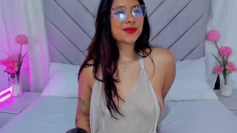 Snapshot of annaqueen_ chatting on February 8, 4:47 pm Anna online show from February 8, 4:47 pm