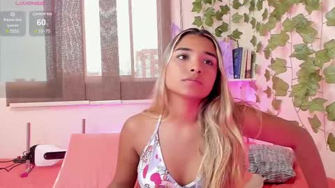 Snapshot of annebull_ chatting on January 18, 10:39 pm Anne online show from January 18, 10:39 pm