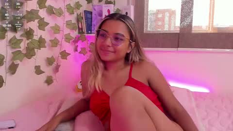 Snapshot of annebull_ chatting on February 10, 10:09 pm Anne online show from February 10, 10:09 pm