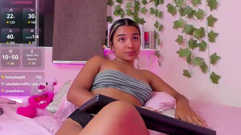 Snapshot of annebull_ chatting on February 24, 11:52 pm Anne online show from February 24, 11:52 pm