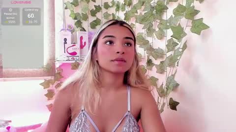 Snapshot of annebull_ chatting on January 17, 5:19 pm Anne online show from January 17, 5:19 pm